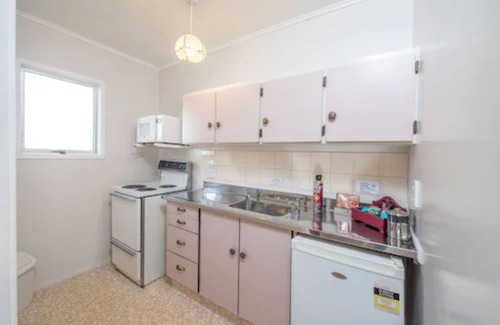 New Plymouth Hotel | Amber Court Motel