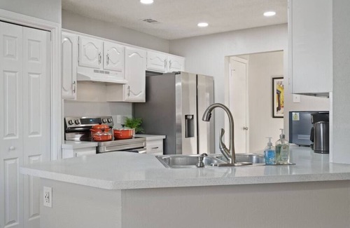 Lewisville House | Amber - Hot Tub | Mini Golf | Playset | Game Room!