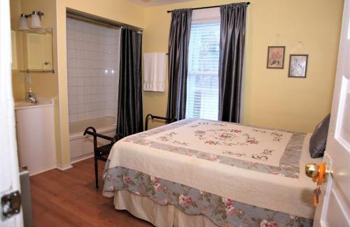 Niagara Falls Bed & Breakfast | Ambiance By The Falls B&B