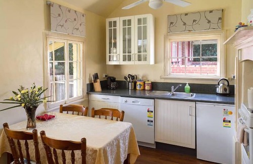Castlemaine Cottage | Ambrose Cottage Castlemaine