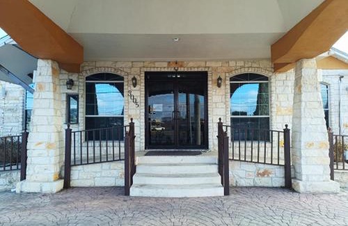 Victoria Hotel | American Inn & Suites By Capital O Victoria US-59