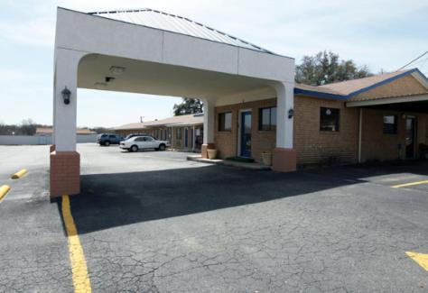 Comanche Hotel | Americas Best Value Inn Comanche