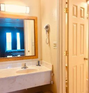 Blytheville Hotel | Americas Best Value Inn and Suites Blytheville by Sonesta