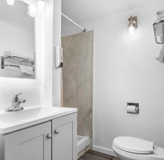 Jonesville Hotel | Americas Best Value Inn Jonesville/Hillsdale
