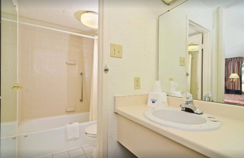 Wilson Hotel | Americas Best Value Inn Wilson - 1 King Bed Non-Smoking