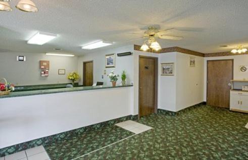 West Frankfort Hotel | Americas Best Value Inn West Frankfort