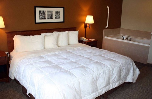 Charlevoix Hotel | AmericInn by Wyndham Charlevoix