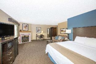 Clear Lake Hotel | AmericInn by Wyndham Clear Lake