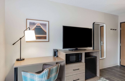 Proctor Hotel | AmericInn by Wyndham Duluth South Black Woods Event Center