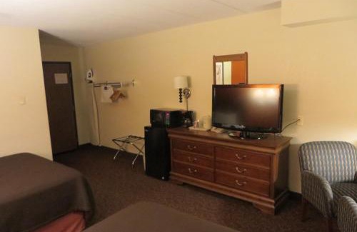 Forest Lake Hotel | AmericInn by Wyndham Forest Lake