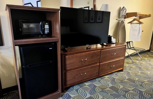 Kewanee Hotel | AmericInn by Wyndham Kewanee