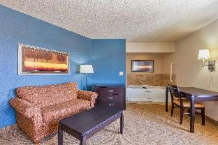 Monmouth Hotel | AmericInn by Wyndham Monmouth