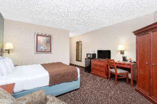 Chippewa Falls Hotel | AmericInn by Wyndham Chippewa Falls