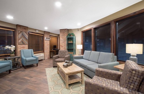 Mount Pleasant Hotel | AmericInn by Wyndham Mount Pleasant