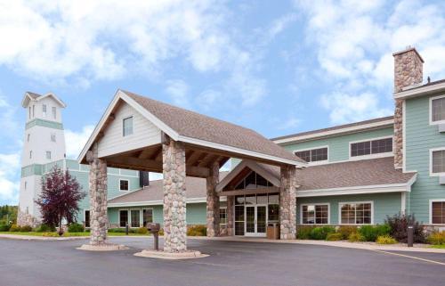 Wetmore Hotel | AmericInn by Wyndham Wetmore Munising