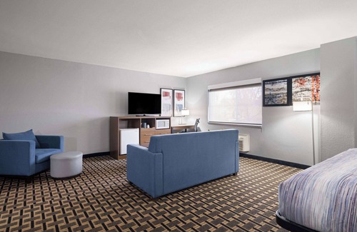 Woodstock Hotel | AmericInn by Wyndham Woodstock IL