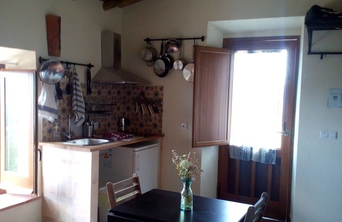 Cabeza la Vaca House | Among oaks, holm oaks, fig trees and cork oaks .