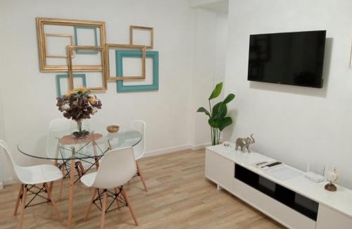 Ciudad Jardin Apartment | Amor, emoción y más, Auténtico apartamento céntrico climatizado,con wifi, cercano a la catedral y estaciones