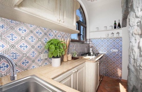 Sant'Agata sui Due Golfi Villa | AMORE RENTALS - Villa Ambra with Jacuzzi, Garden and Sea View