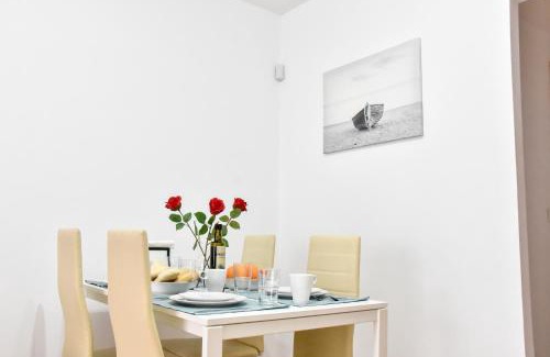 La Algaba Apartment | Amplio con Parking, Club y Piscina junto a Sevilla