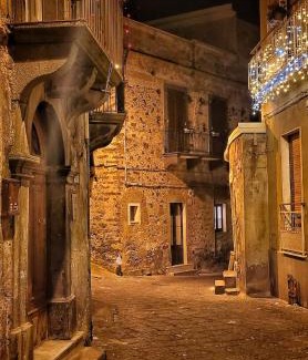 Bronte Apartment | An alcove at the foot of Mount Etna