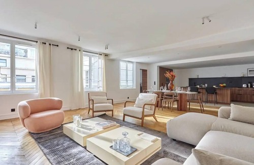 Vivienne Apartment | AN AUTHENTIC PARISIAN RETREAT NEXT TO LOUVRE ,TUILERIES GARDENS & PALAIS ROYAL