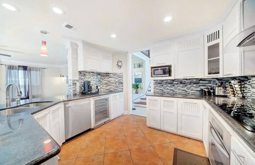 Antioch House | An ideal locationnn