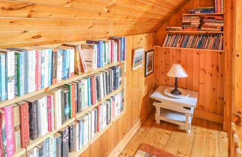 Ballydavid Cottage | AN NEAD, pet friendly, with open fire in Dingle, County Kerry