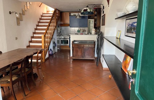 Bolzaneto Apartment | An old country house surrounded by greenery just 9 km from the center of Genoa.