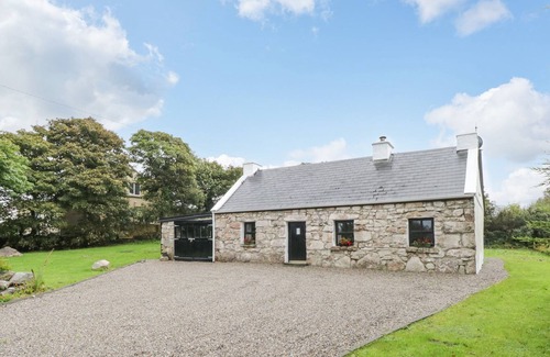 Rossaveel Cottage | AN TEACH BAN, family friendly in Rossaveel, County Galway