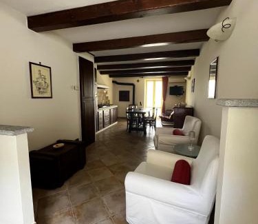 Guarene Apartment | An tij slè - Nel cuore del borgo