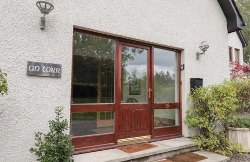 Newtonmore House | An Torr