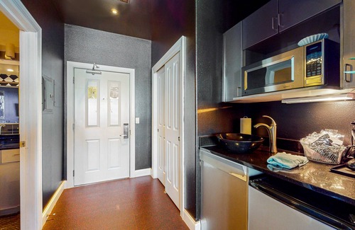 Lake Delton Apartment | An unforgettable stay awaits at this sultry Delton Grand studio with dance pole