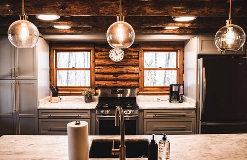Casanova House | An upscale log cabin