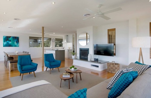 Frankston House | Anchor Beachfront | Pet Friendly on the Beach