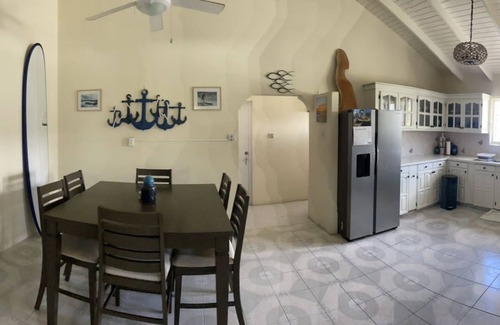 Welches House | Anchor Villa , 4 bedroom single family home nSteps to the beach .