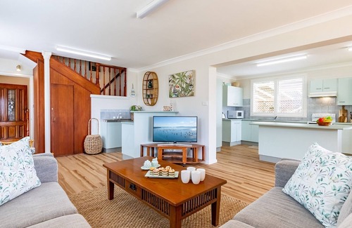 Fingal Bay House | Anchored at Fingal Bay, 80 Marine Drive