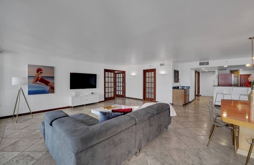 Downtown Miami Condo | Anchors Away! 2 Bedroom Condo, Monthly Only, Water and Skyline Views!