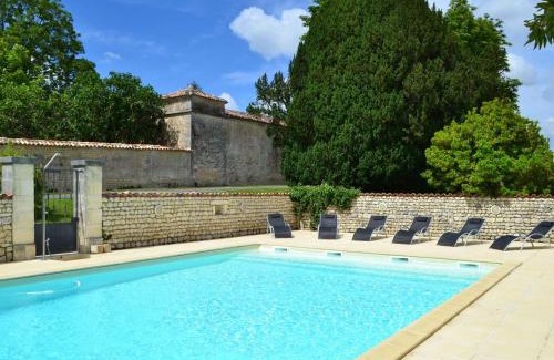 Lignieres-Sonneville House | Ancien Moulin Rénové avec Piscine et Jardin, Idéal Familles, Vignobles du Cognac - FR-1-653-88