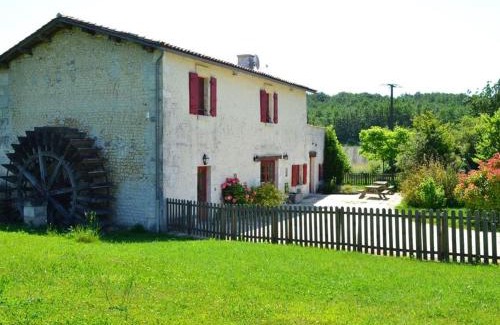 Lignieres-Sonneville House | Ancien Moulin Rénové avec Piscine et Jardin, Idéal Familles, Vignobles du Cognac - FR-1-653-88