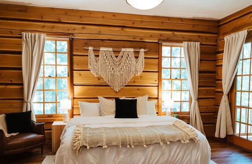 Pemberton Ski Chalet | Ancient Cedars Lodge