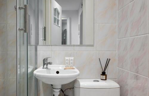 Muranow Apartment | Andersa Riverside Studio by BookingHost
