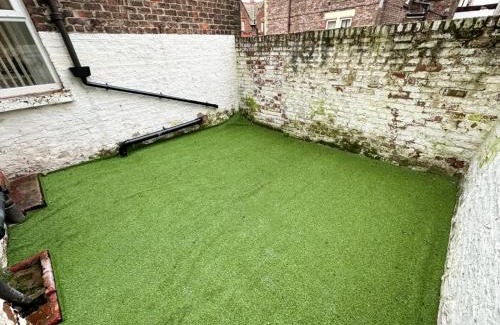 Anfield House | Anfield Cottage Liverpool by Smart Corporate Stays
