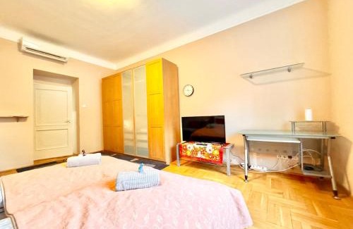 13th District Apartment | Angel 36