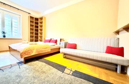 13th District Apartment | Angel 36