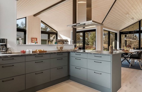 Hou House | "Angelie" - from the sea by Interhome