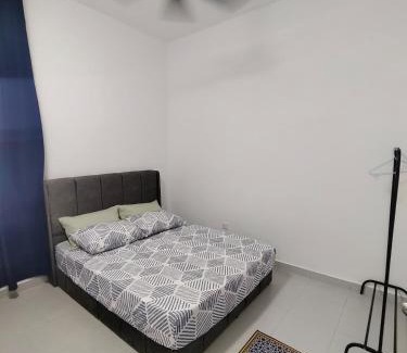 Pulai House | ANGGERIK LAZURI Guest House & Homestay