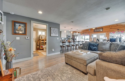 Belmond Cottage | Angler's Cottage on Lake Cornelia: Pets Welcome!