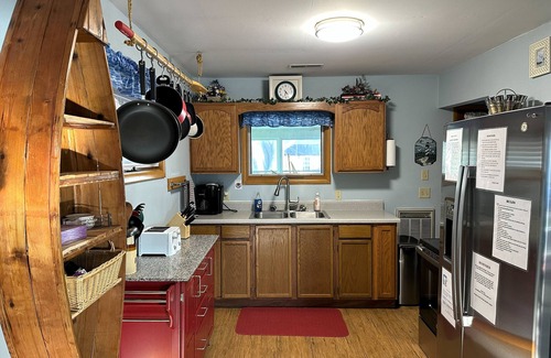 Oak Harbor Cottage | Anglers Anchor-Cozy Cottage on Lake Erie Near Port Clinton, Beaches, Firepit