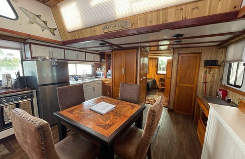Springs at Kings Bay Boat Rental | Anglers Inn Floating Suite Luxury houseboat— Manatee Kayak Three Sisters Springs